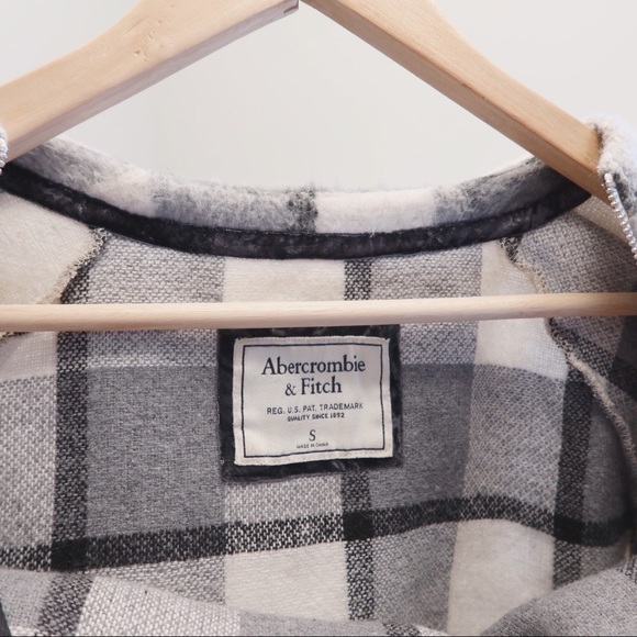 Abercrombie and Fitch Pullover Sweater - Picture 7 of 8